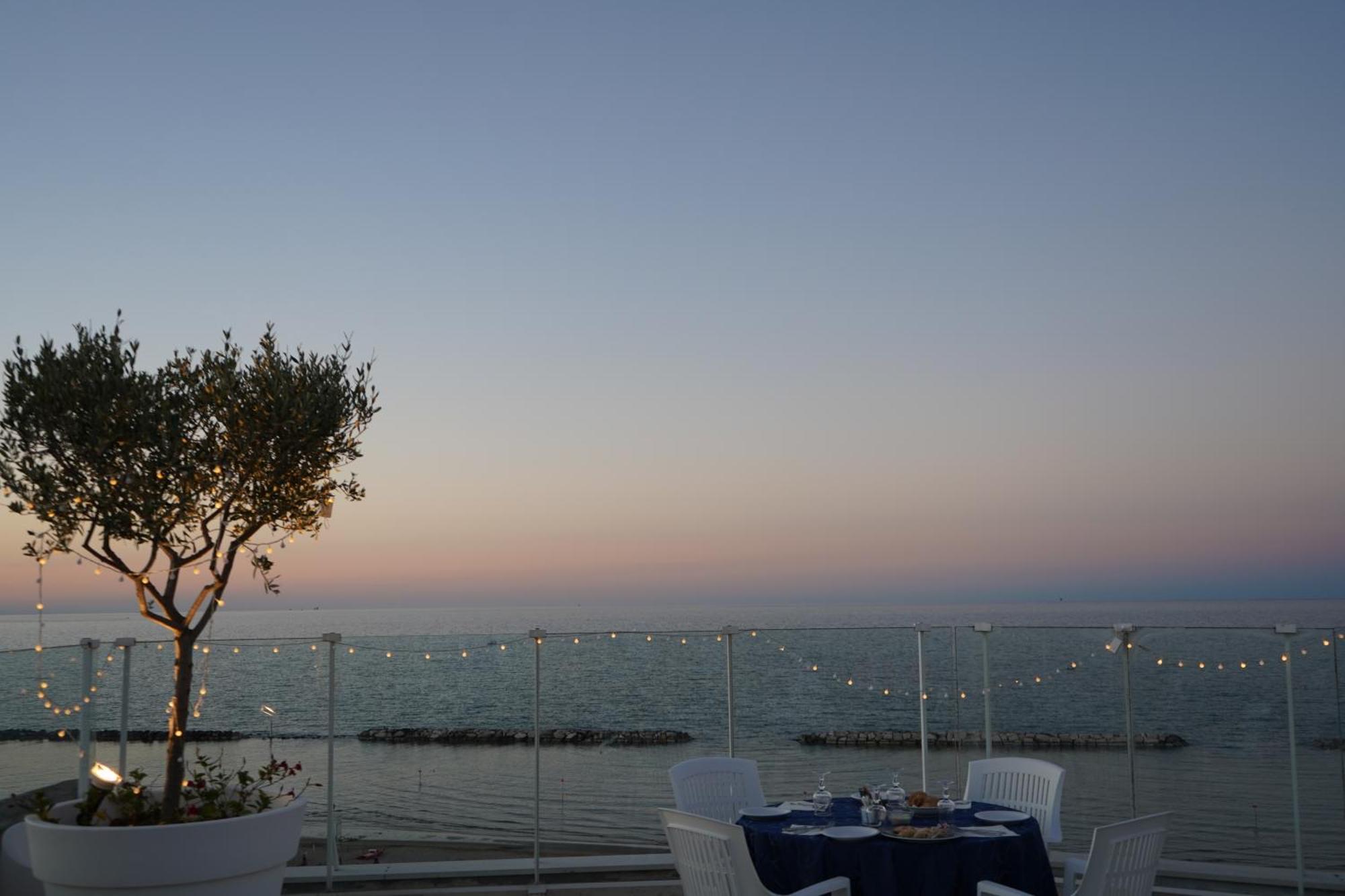 Hotel International Gabicce Mare Exterior photo