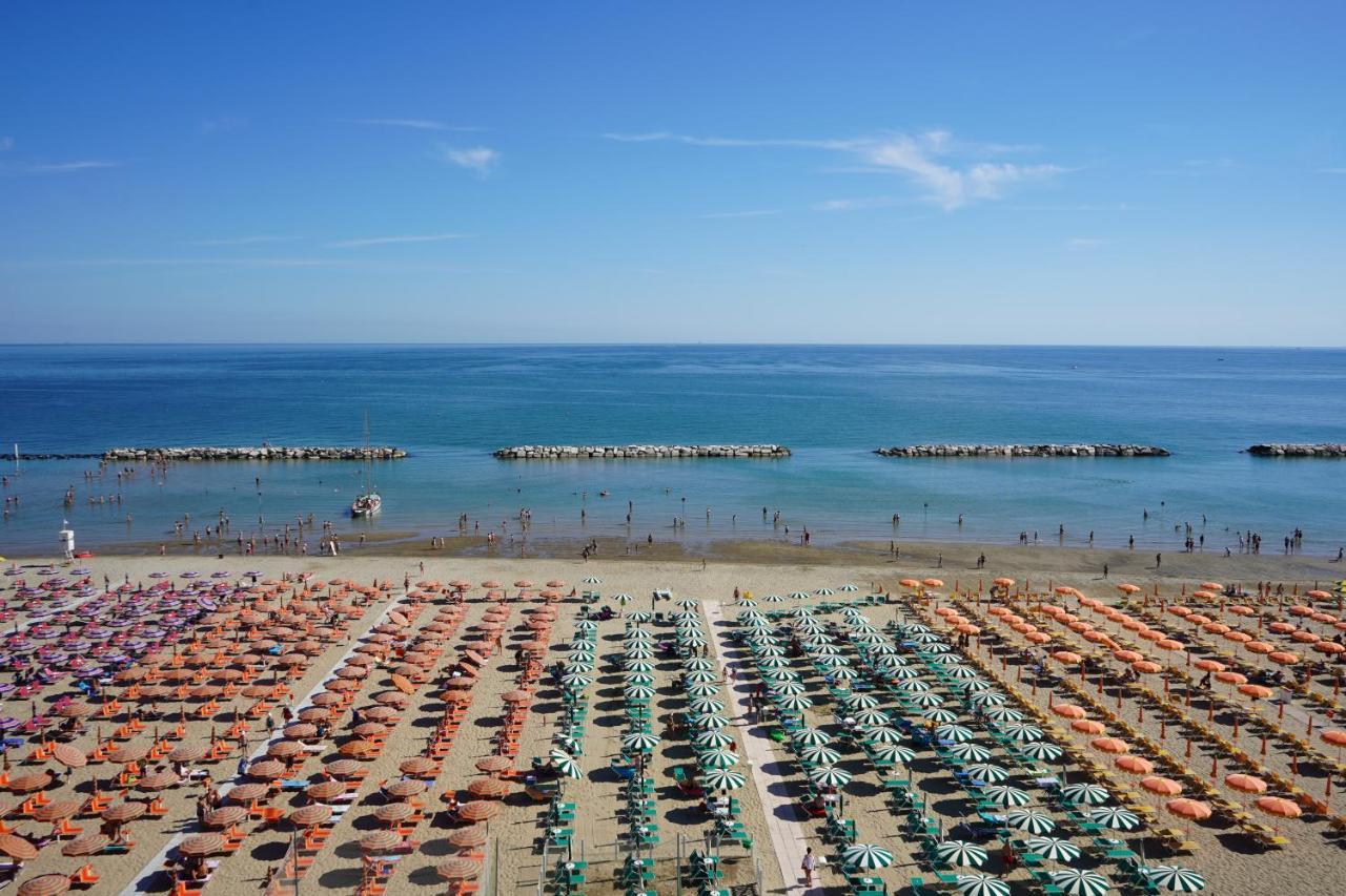 Hotel International Gabicce Mare Exterior photo