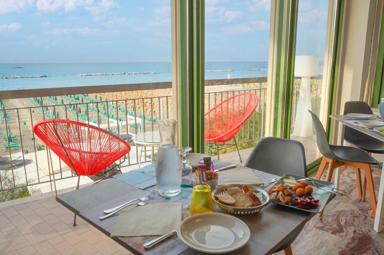Hotel International Gabicce Mare Exterior photo