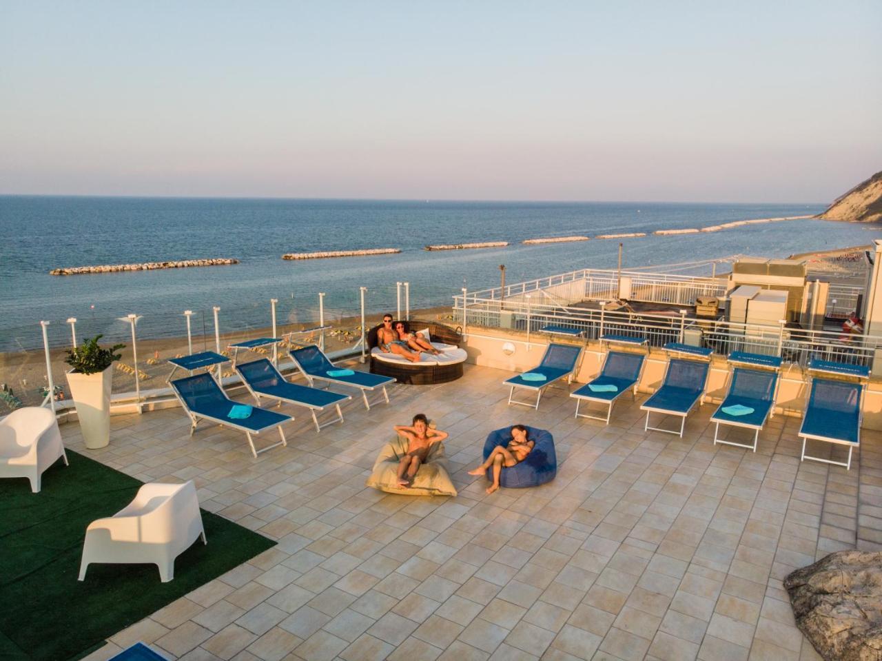 Hotel International Gabicce Mare Exterior photo